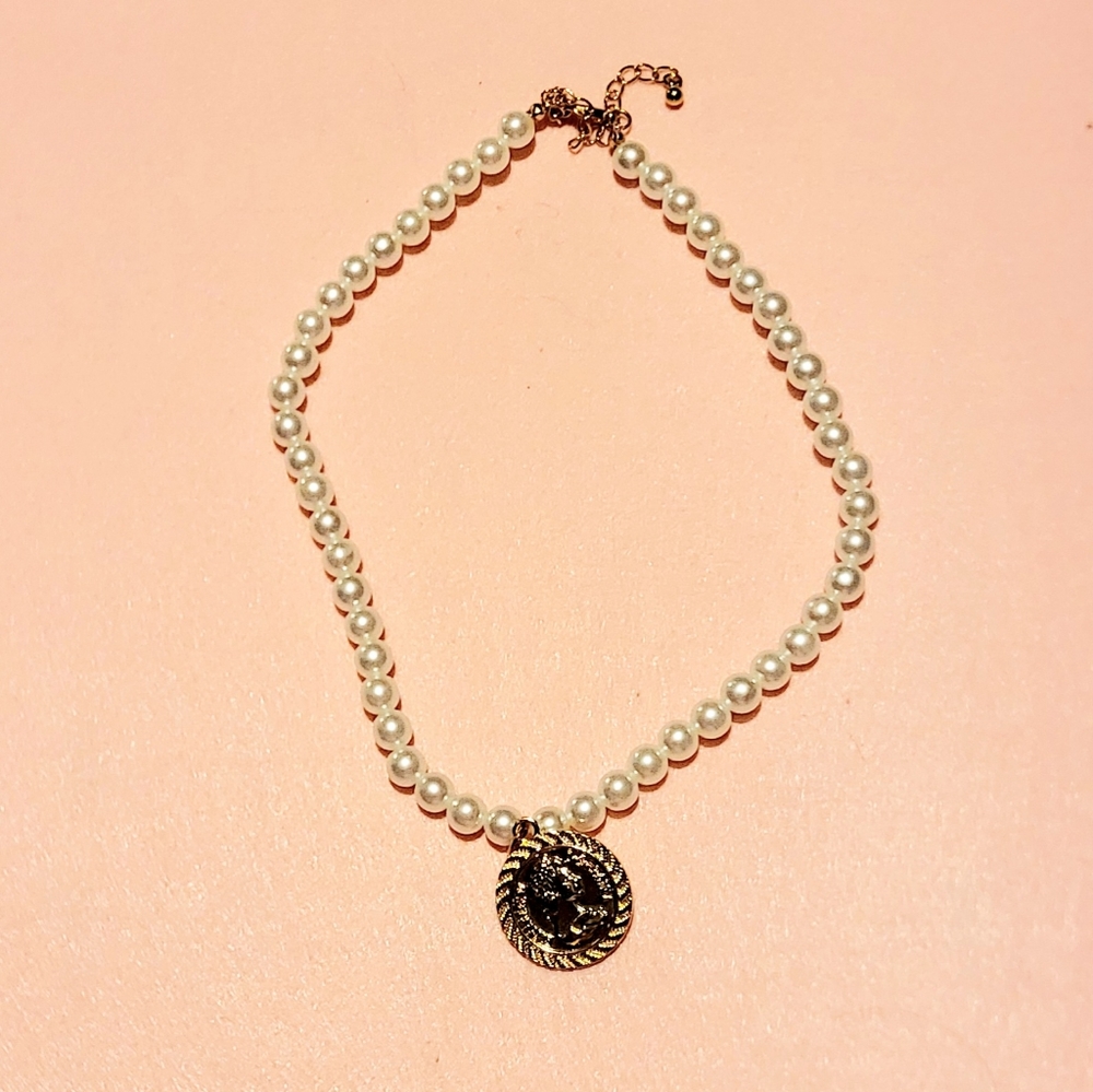 Pearl Necklace with R-G Regina Pendant